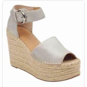 Marc Fisher silver leather NWT